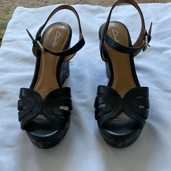 Clarks Women's Black Platform Sandals - Picture 1 of 7